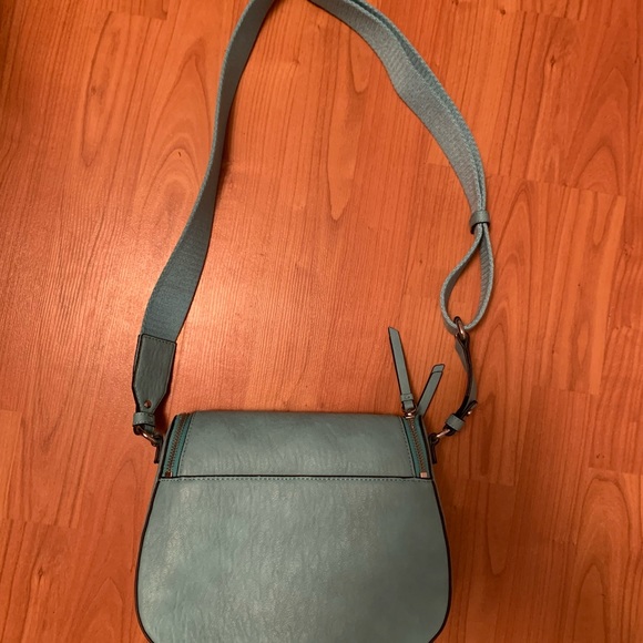 New Calvin Klein Crossbody - Picture 3 of 8